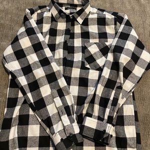 Like new. Black/white Buffalo print flannel